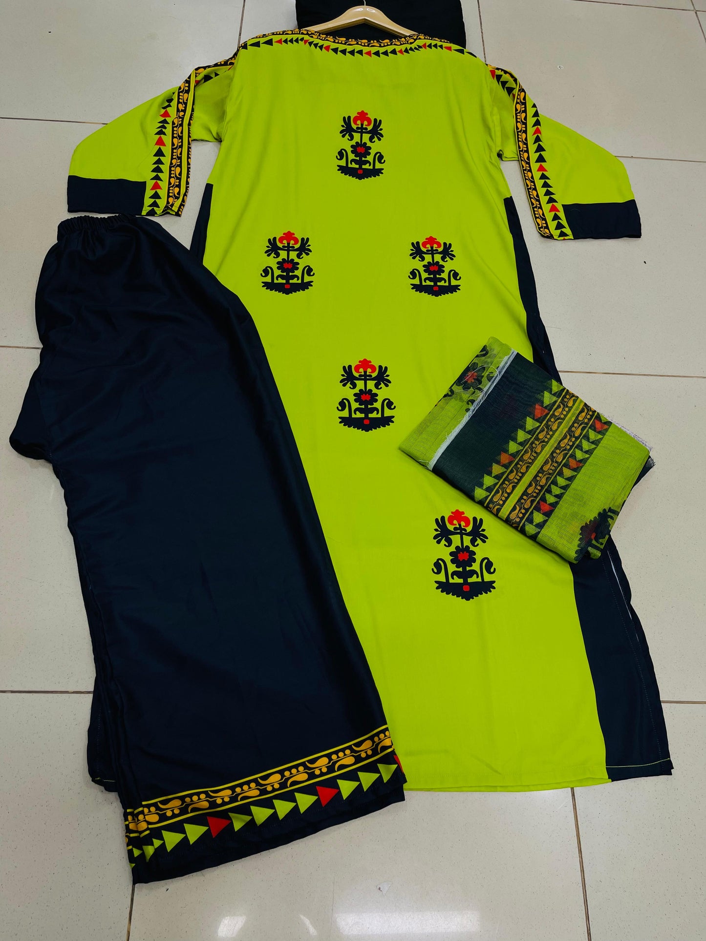 New Trending Designer Printed Lawn Suit with Dupatta - Stylish 3 PCs (Copy) Fashion Fantasia Store