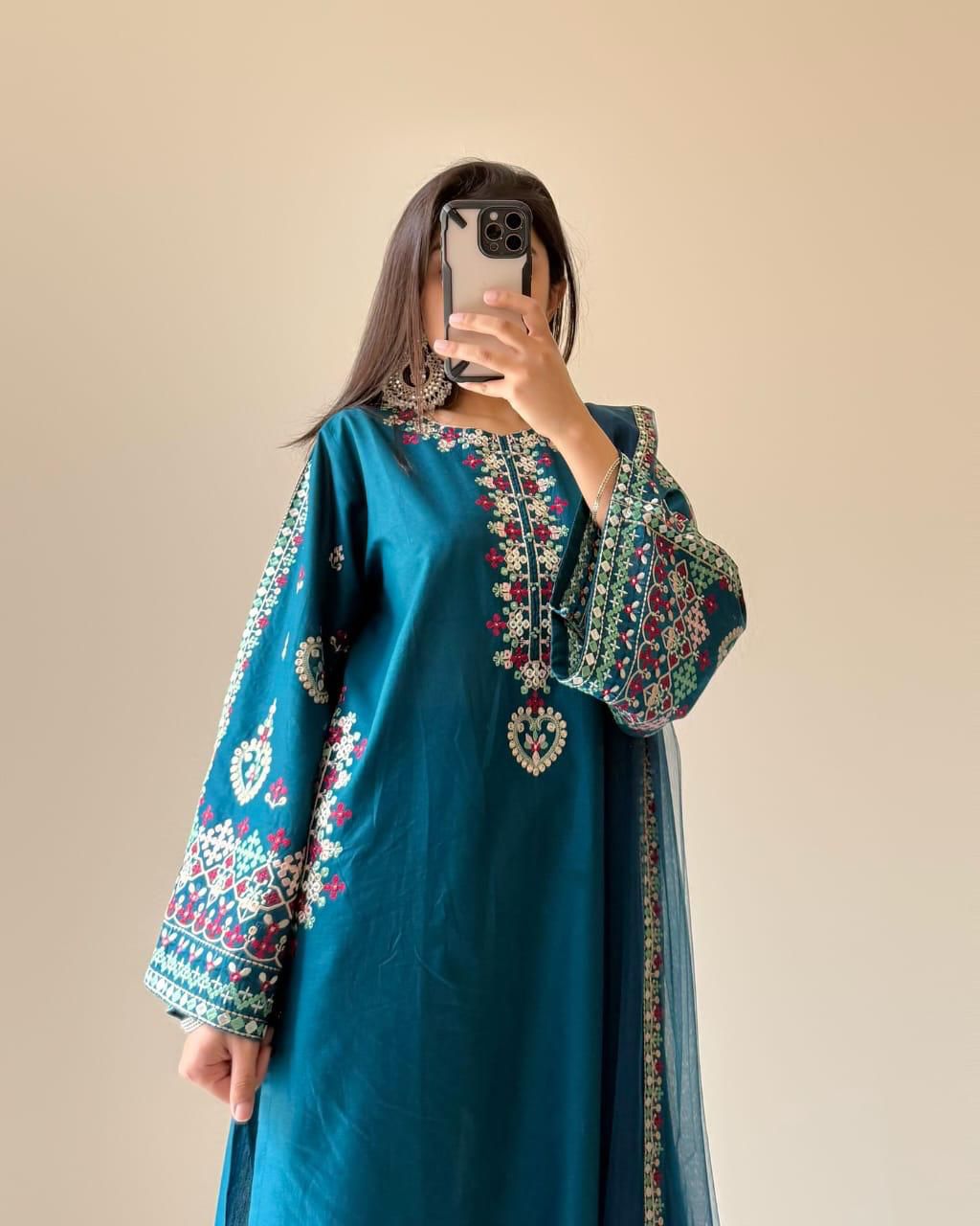 New Trending Designer Suit with Dupatta - Stylish 3 PCs Fashion Fantasia Store