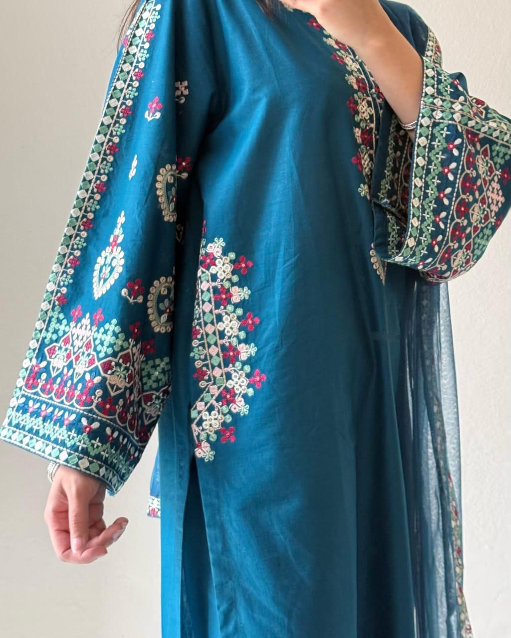 New Trending Designer Suit with Dupatta - Stylish 3 PCs Fashion Fantasia Store