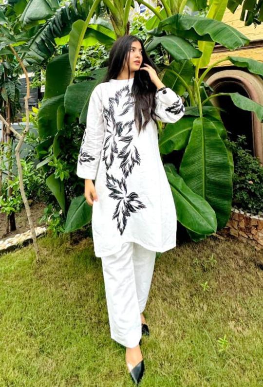 Exclusive Feather Design Printed Suit - 2 PCs Fashion Fantasia Store